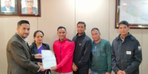 नरहरिनाथको संचार समस्या समाधानका लागि मन्त्रीसँग भेट।