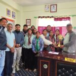 महावैमा नरहरिनाथ उप–विजेता, अध्यक्ष बिष्टद्वारा बधाई।