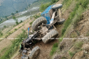 कालीकोटमा ट्याक्टर दुर्घटना हुदा चालक सहित २ जना घाइते